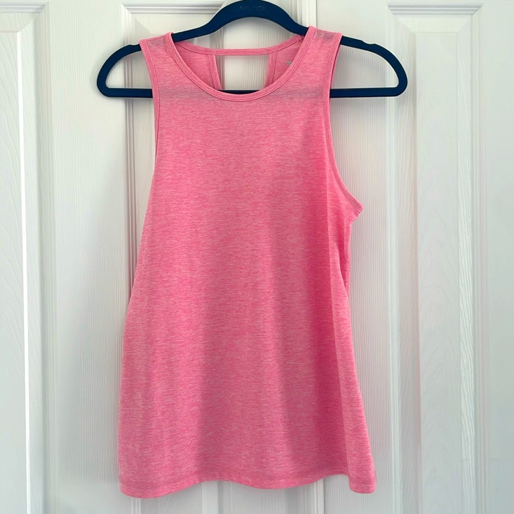 Sleeveless athletic top